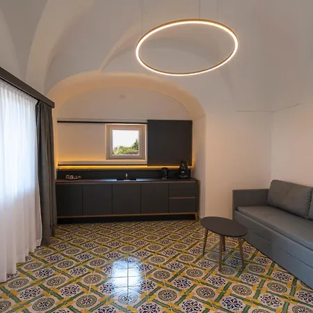 Kirani Resort Hotel *